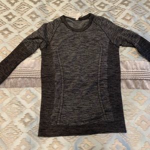 Lululemon swifty wool pull over shirt. Size 10.